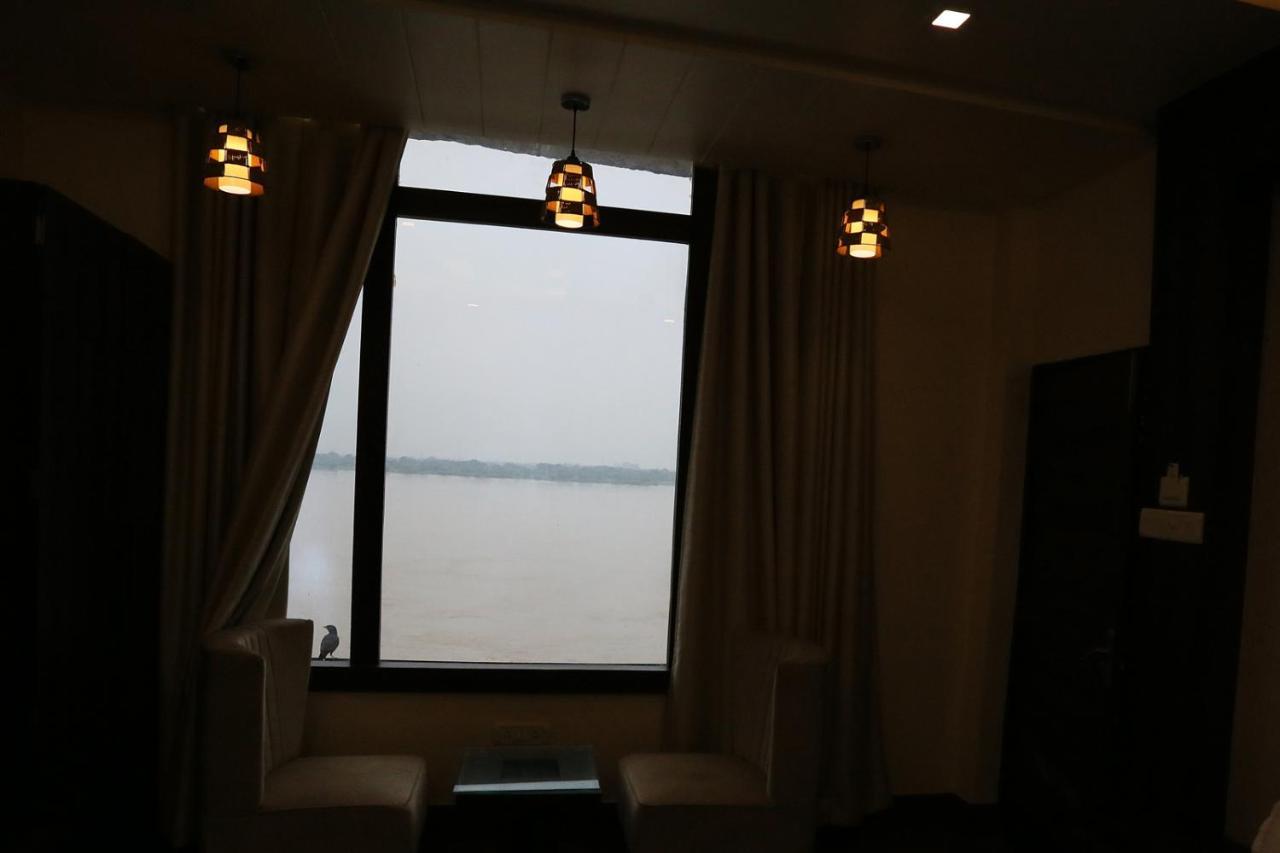 ורנאסי A Palace On River מראה חיצוני תמונה